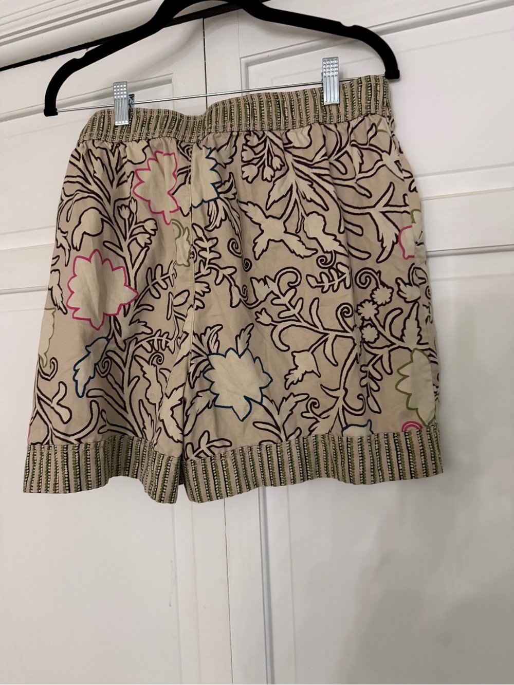 Knox Rose Beige Floral Elastic-Waist Shorts with Pink and Blue Accents